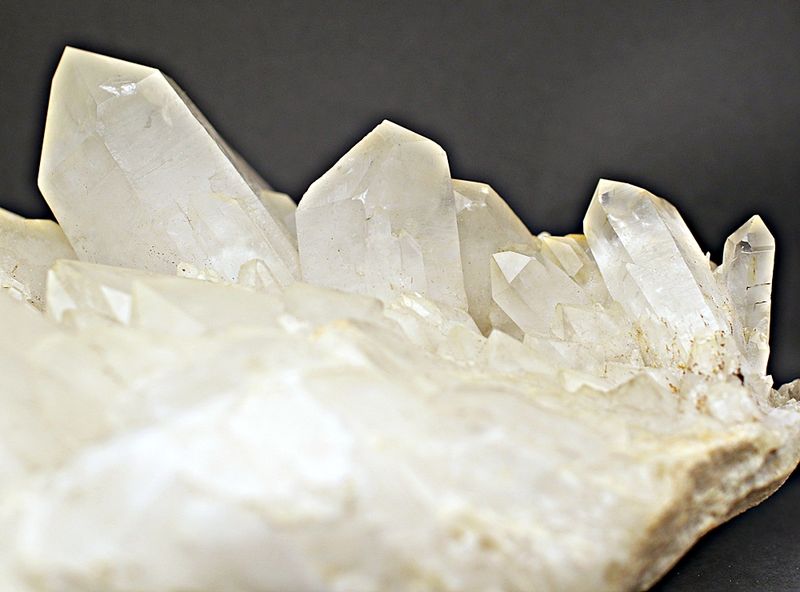 Stor kvartsgruppe (candle quartz) fra Madagaskar