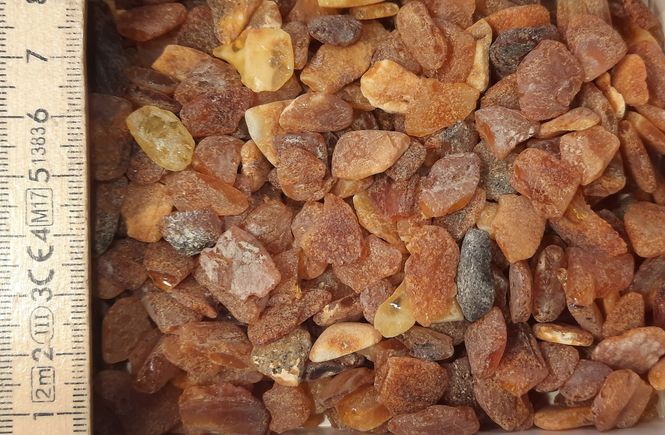 Hovedbilde 100 gram upolert baltisk rav (amber)
