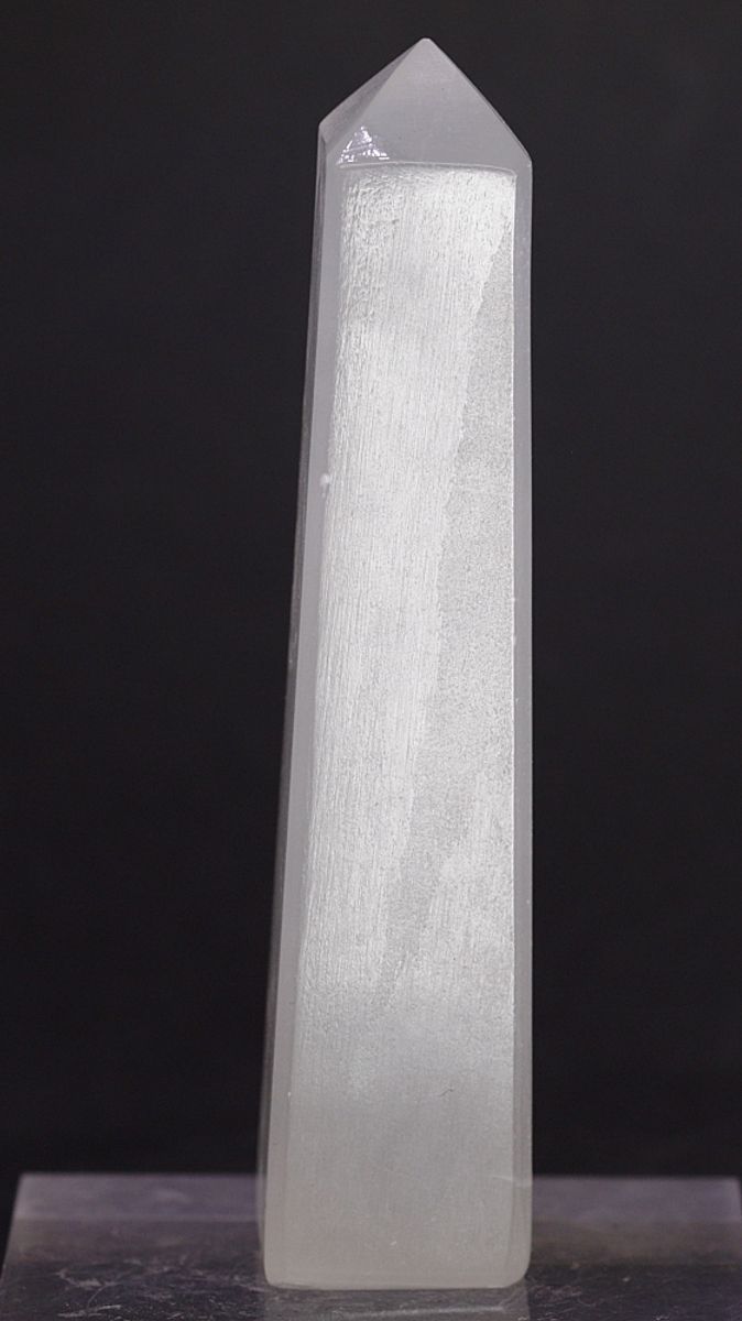 Båndkalsitt, tårn, obelisk