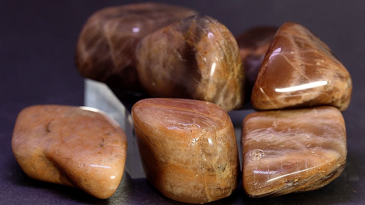 Rød månestein, tromlet