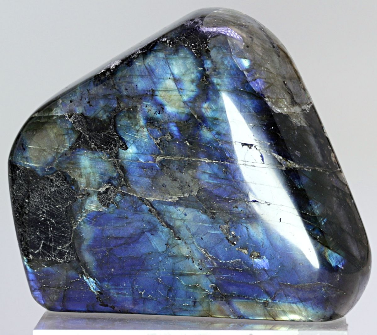 Labradoritt/spektrolitt, helslipt (labradorite, spectrolite)