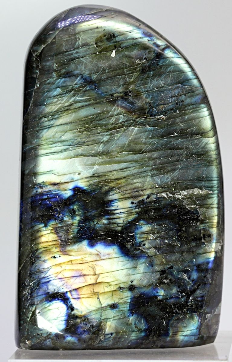 Labradoritt/spektrolitt, helslipt (labradorite, spectrolite)