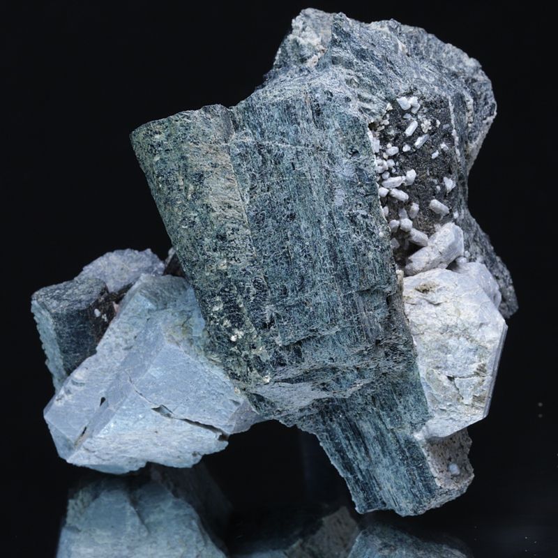 Hydroksylapatitt med hornblende, Oksøyekollen, Snarum