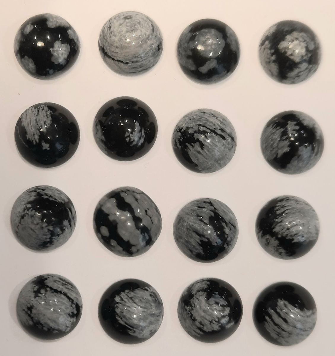 Cabochon, snøfnuggobsidian, 8 mm