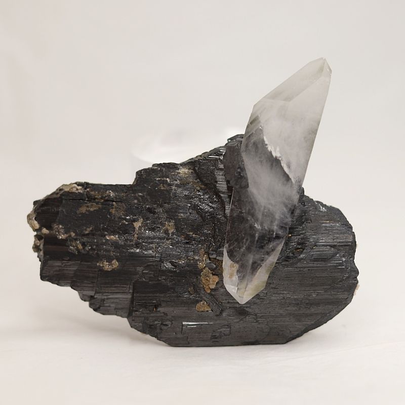 Ferberittkrystaller med gjennomtrengende kvartskrystall!