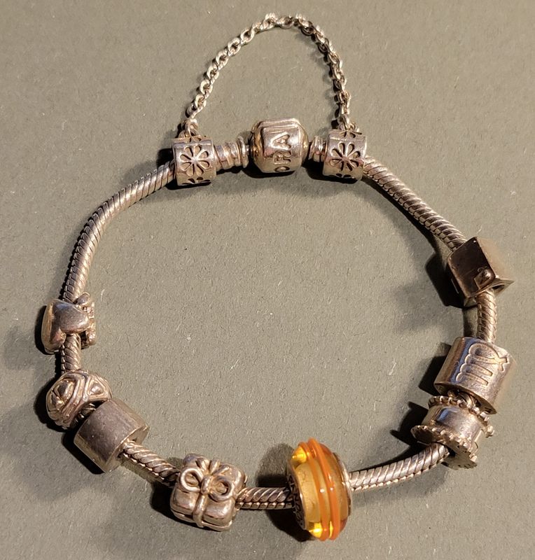 Pandora, 12 charms, 2 stk armbånd