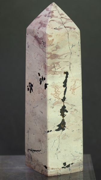 Hovedbilde Obelisk/tårn av slipt dendrittisk kalkstein